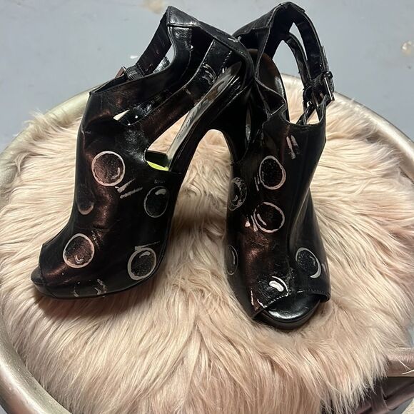 Size 7.5 Black + Silver Custom Michael Antonio Spring Bubble Ankle Booties - Picture 2 of 3